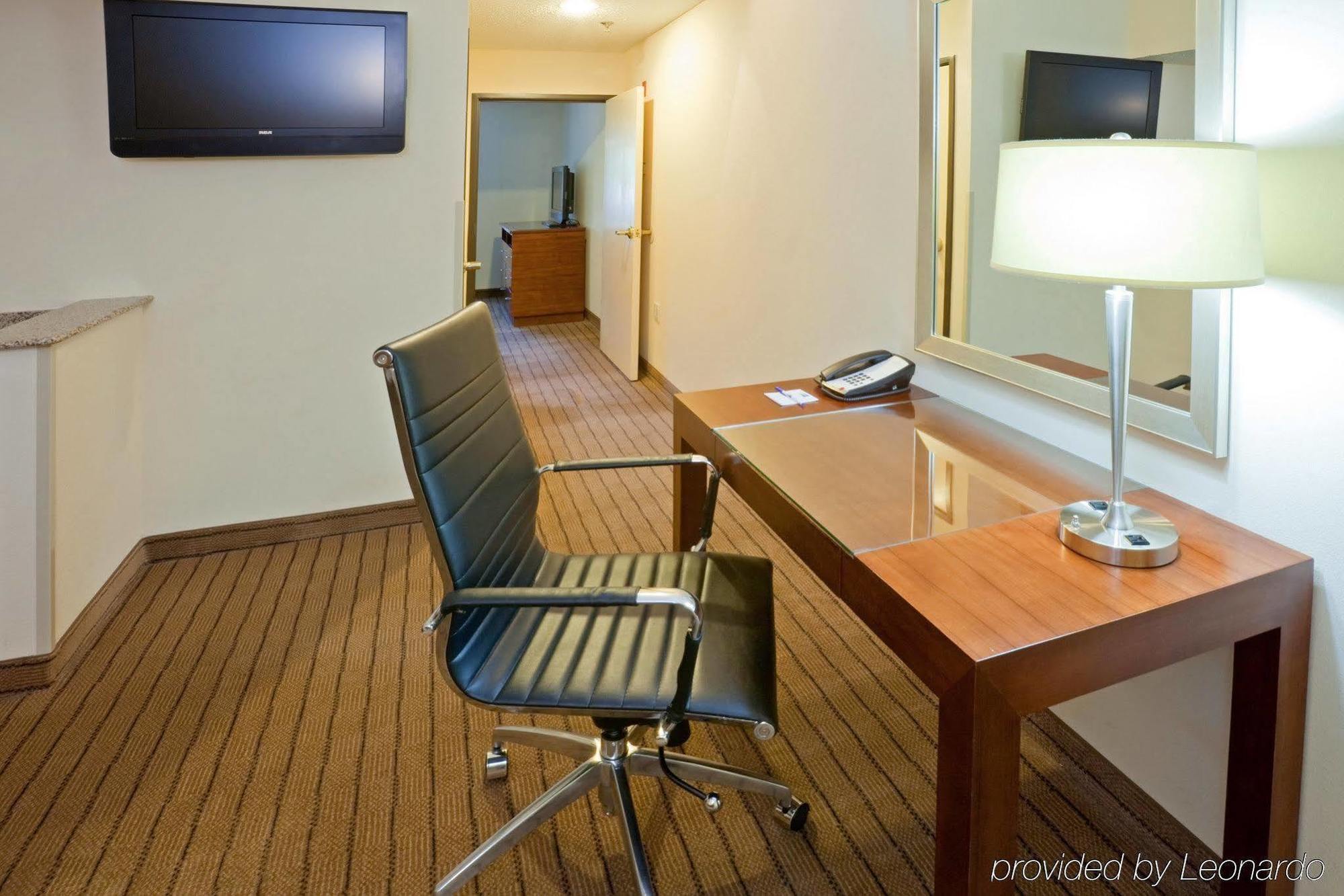 Hotel Express & - Park Northeast By Ihg 3*
